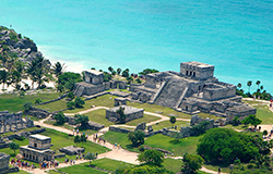 Puerto Morelos Secret Beach Villas guest visit the Mayan Ruins at Tulum overlooking the Beach